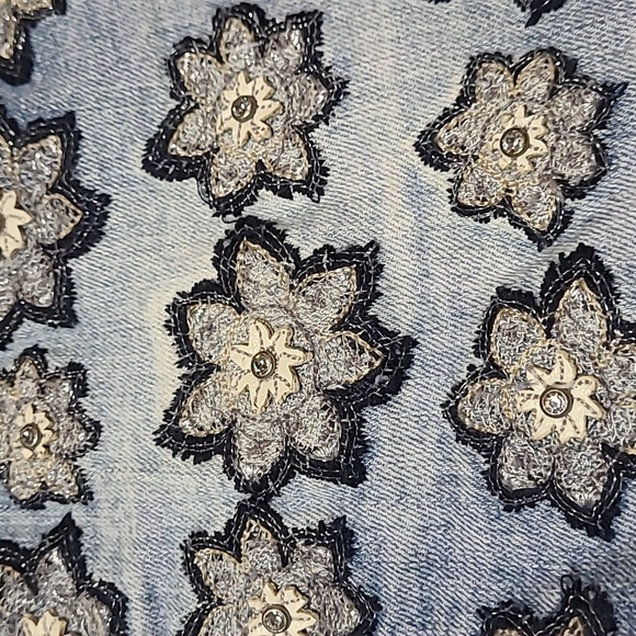 MISS ME EMBROIDERED LEATHER RHINESTONES FLOWERS RAW-EDGE DENIM JEAN SHOR… - Picture 4 of 12